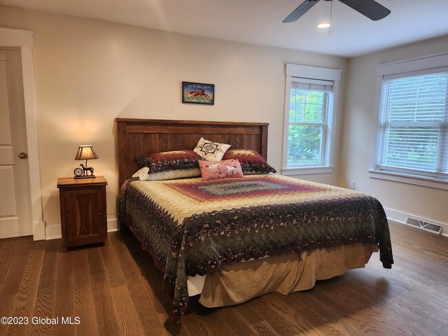 Building Photo - 48 Wright St