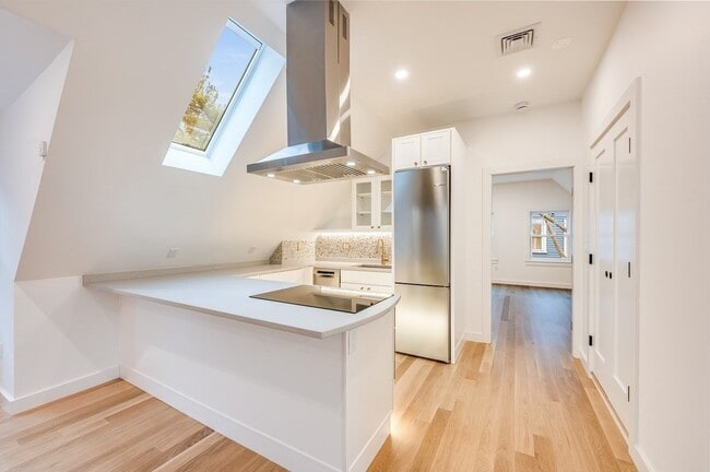 Building Photo - 79 Dana St