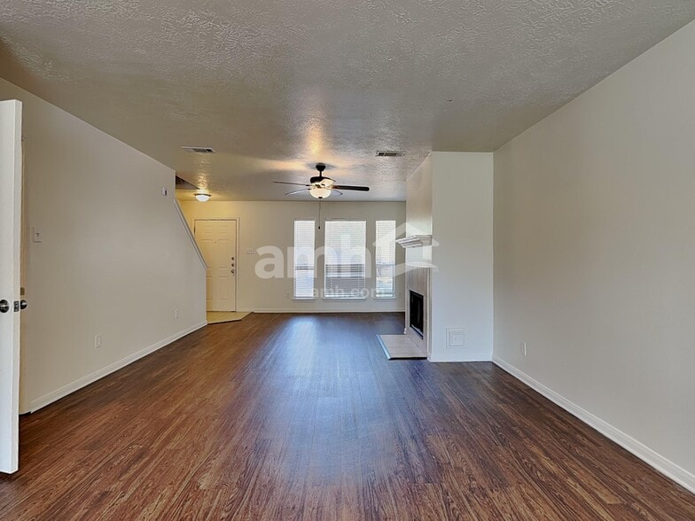 Building Photo - 2738 Springstone Dr