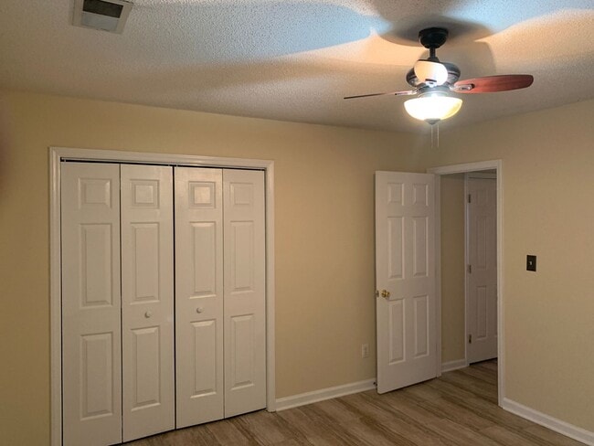 Building Photo - Beautiful Home located in the Brynmoor Com...