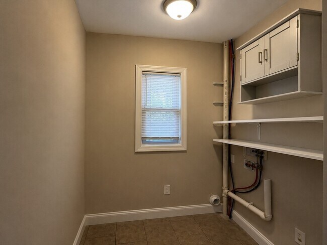 Building Photo - 12 Crowell St