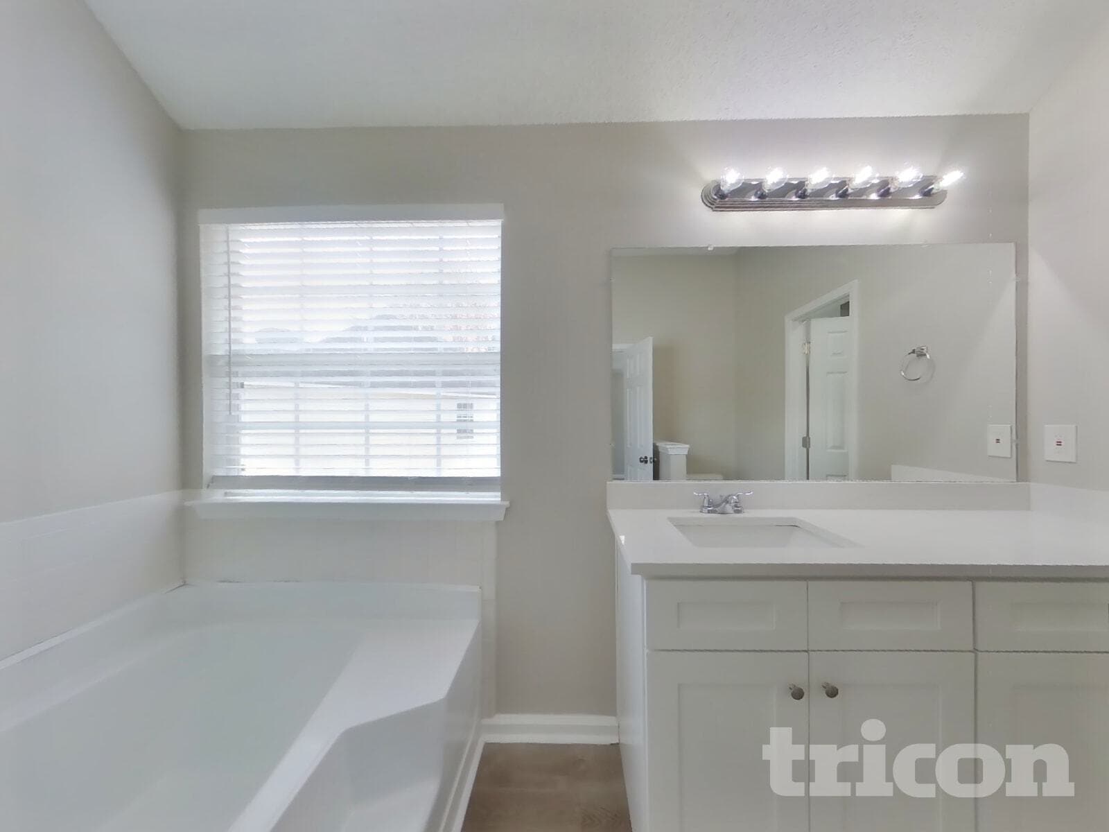 Building Photo - 1099 Sugarcreek Way