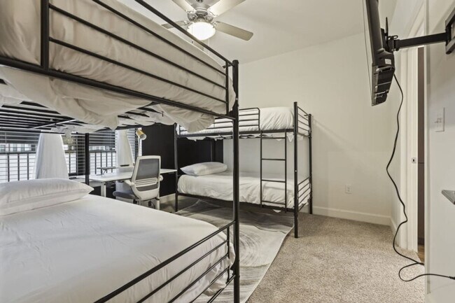 Building Photo - 5725 Town and Country Blvd