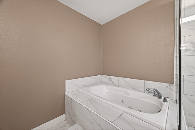 Building Photo - 24006 Lone Elm Dr