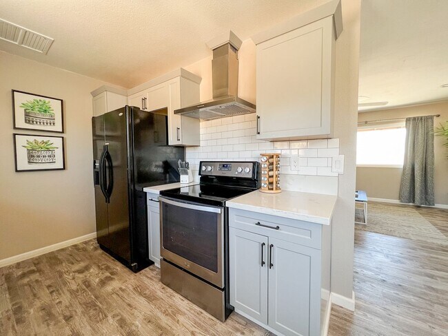 Building Photo - 60721 Alta Loma Dr