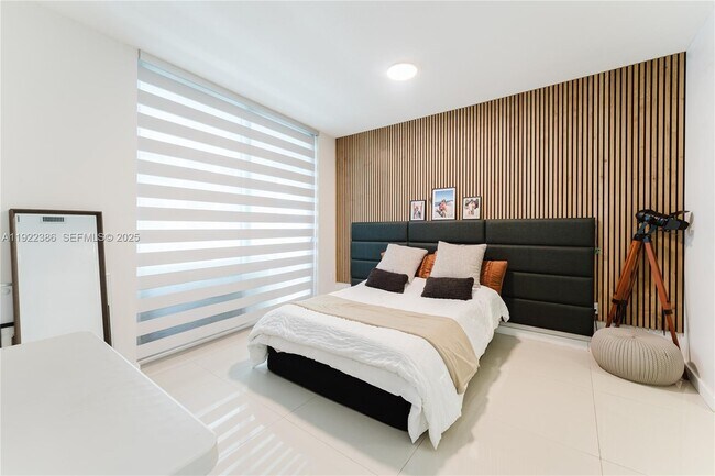 Building Photo - 488 NE 18th St