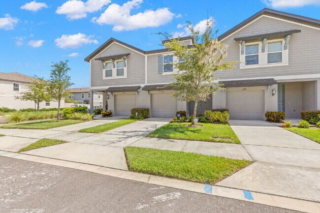Building Photo - Town Home For Rent in Brandon with TONS OF UPGRADES!