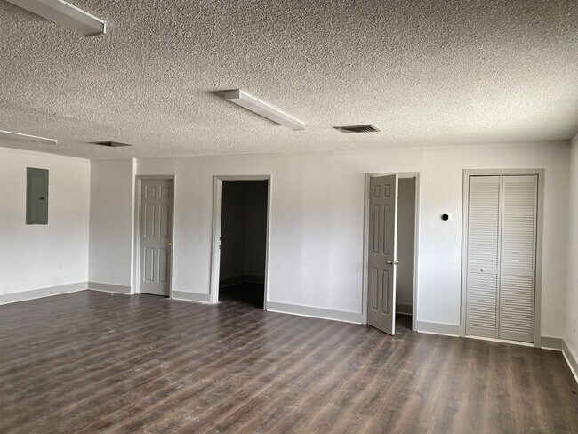 Building Photo - 812 Elma G Miles Pkwy