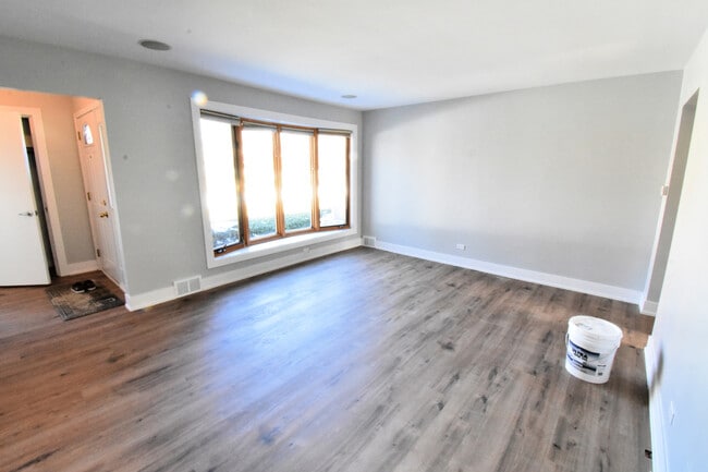 Building Photo - 22 N Kenilworth Ave