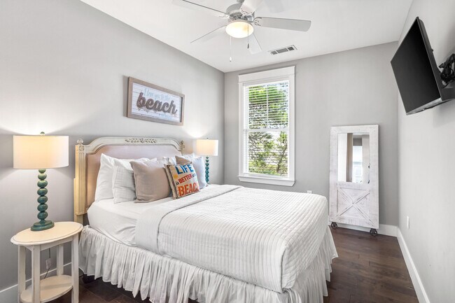 Building Photo - 4923 E County Hwy 30A