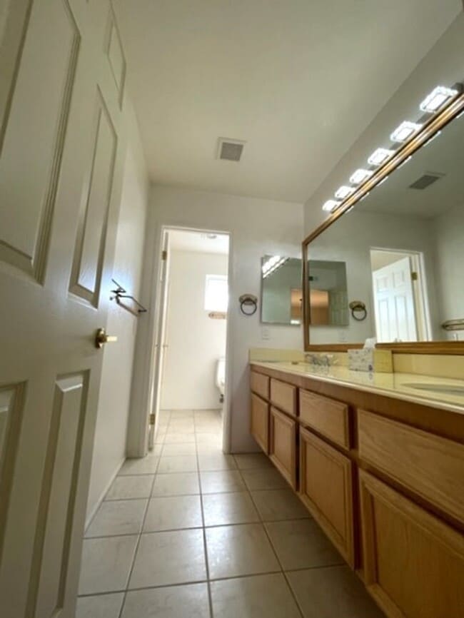 Building Photo - 526 Trailridge Dr