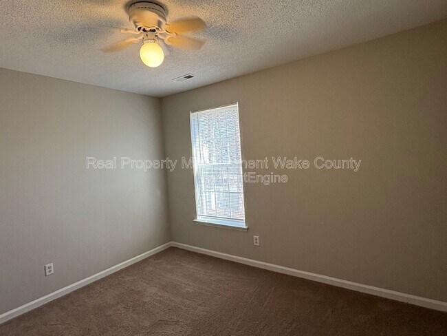 Building Photo - 9704 Erinsbrook Dr