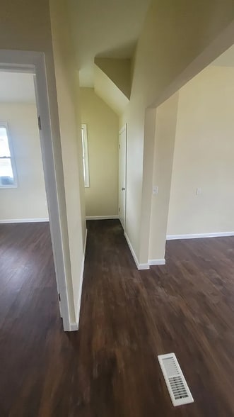 Building Photo - 4485 W 136th St