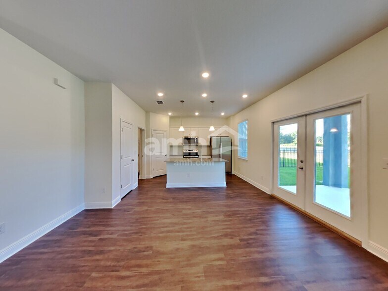 Building Photo - 27318 St Andrews Ave