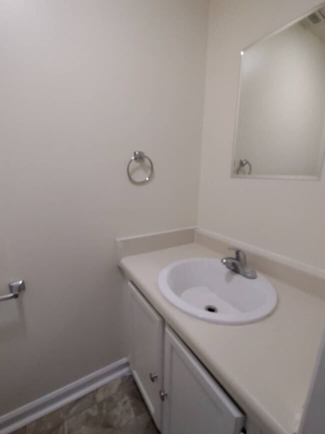 Building Photo - Culpeper 3 bedroom Townhouse