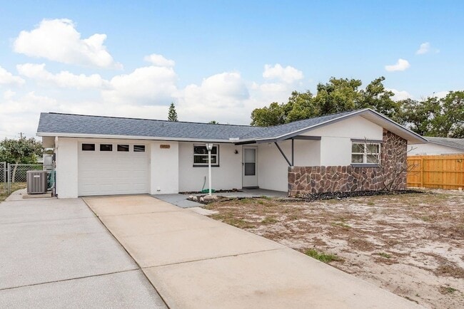 Building Photo - 10521 Oak Hill Dr