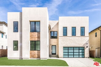 Building Photo - 11770 Hillsborough Ln