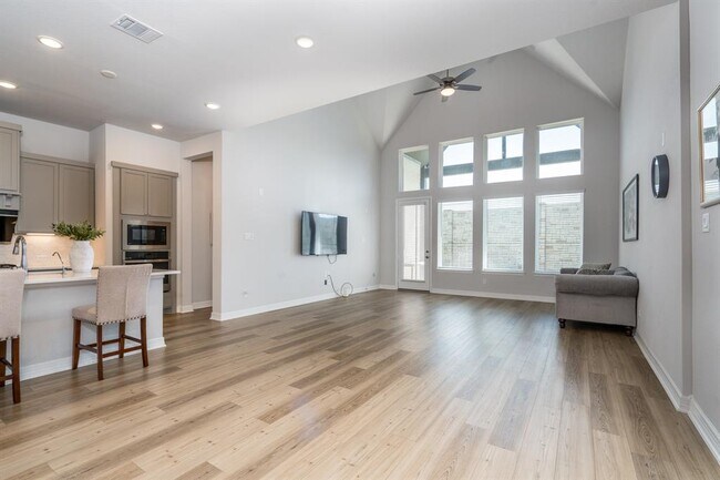 Building Photo - 25803 Rippey Gln Dr