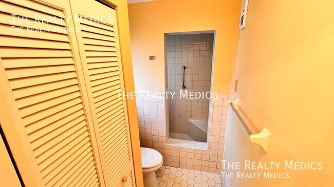 Building Photo - 1807 N Park Ave