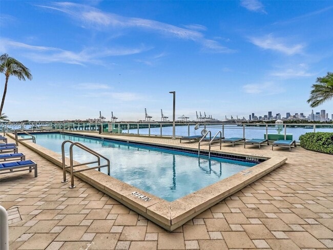 Building Photo - 650 West Ave