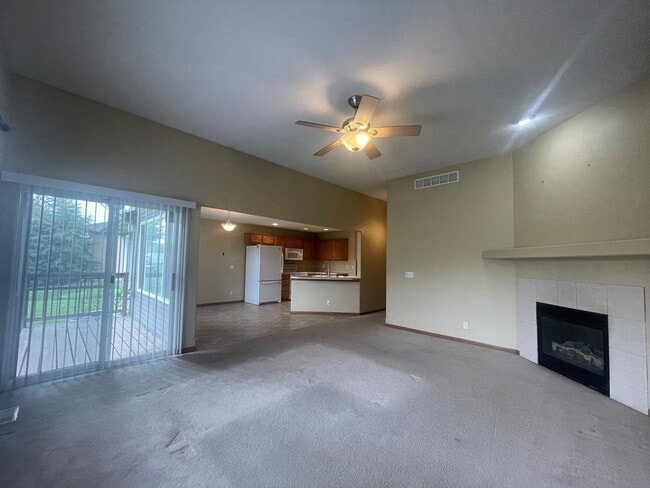 Building Photo - Home For Rent Papillion