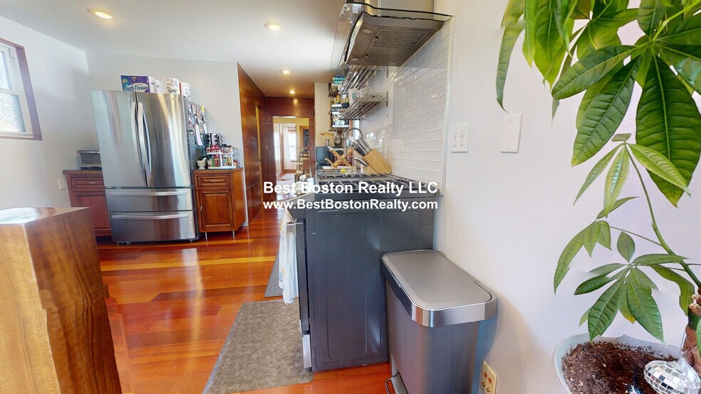 Building Photo - 18 Nashua St