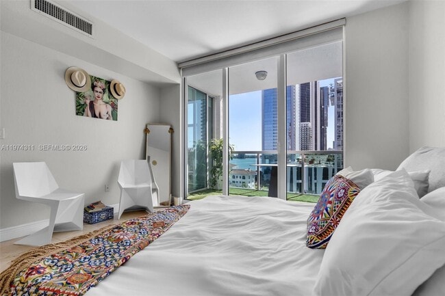 Building Photo - 500 NE 29th St