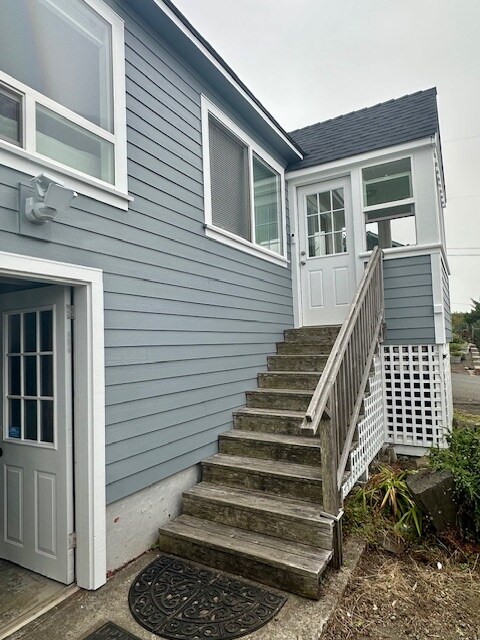 Building Photo - 1727 NE 17th St