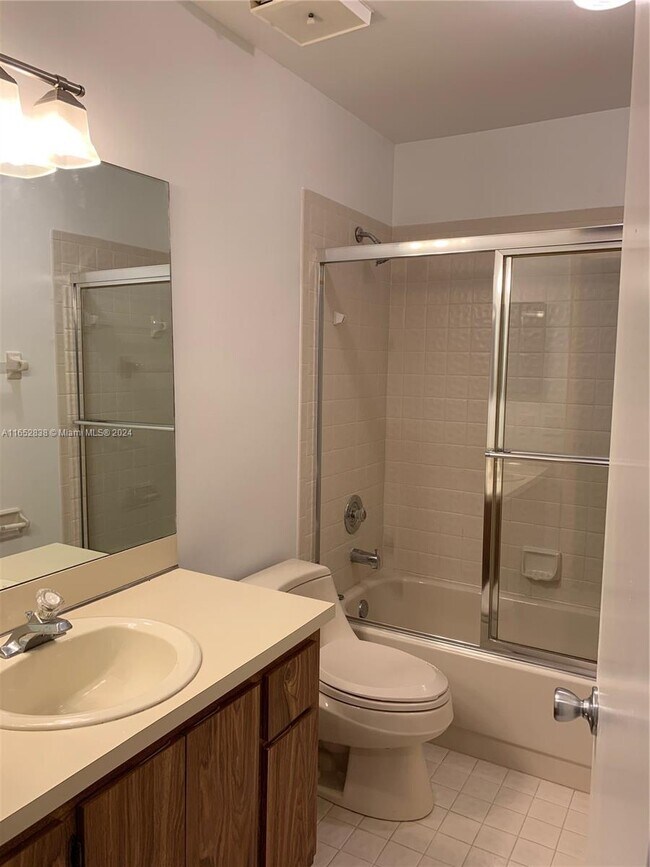 Building Photo - 130 SE 7th St