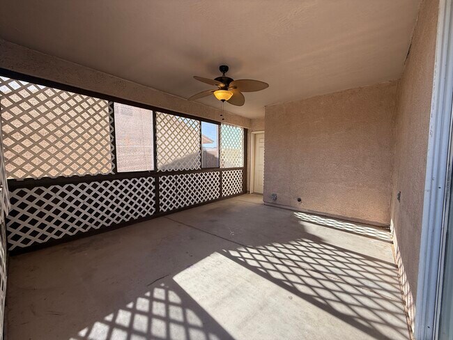 Building Photo - 6141 E 40th Pl