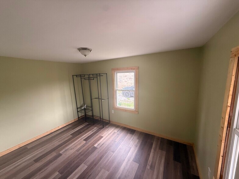 Building Photo - 136 High St