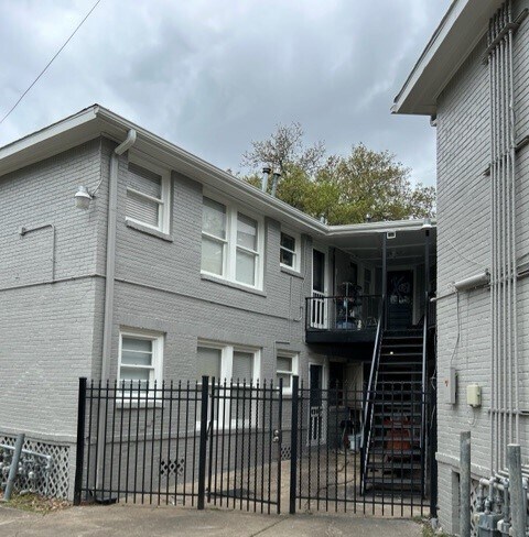 Building Photo - 4414 Woodside St