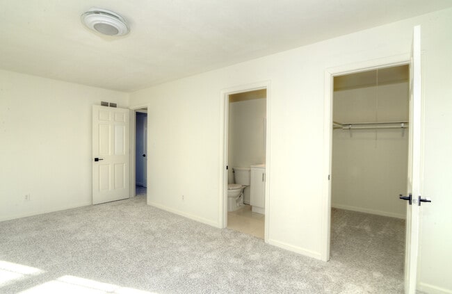 Building Photo - 2309 Sudbury Ln