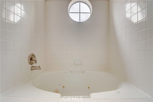Building Photo - 22 Matisse Cir