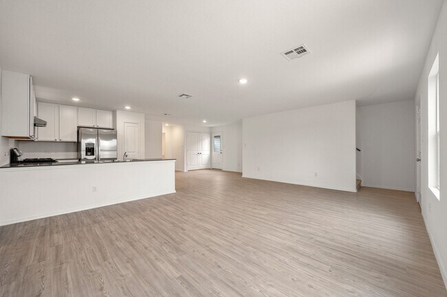 Building Photo - Charming 4BR/2BA in St. Hedwig – Open Floor Plan & Private Backyard