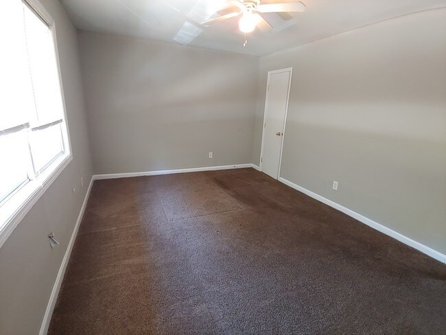 Building Photo - 1630 Line St