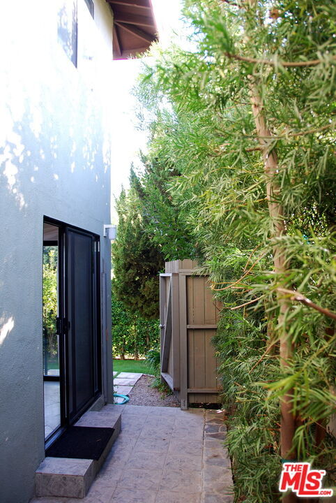 Building Photo - 4337 Kingswell Ave