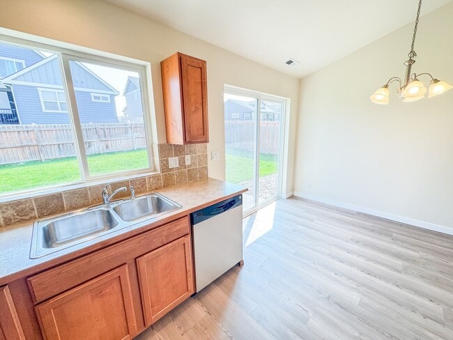 Building Photo - Amazing single level Rancher in Post Falls