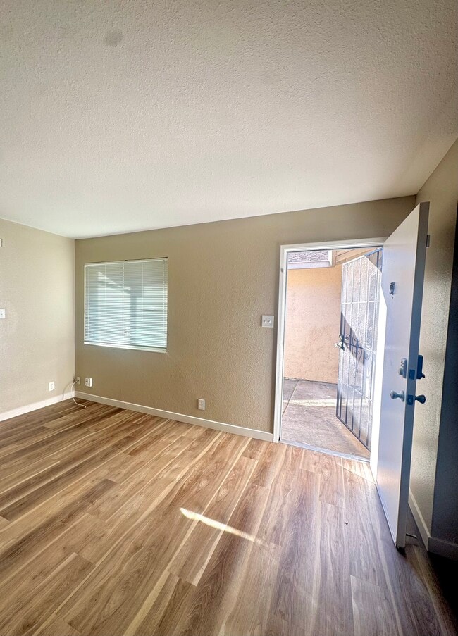 Building Photo - 2221 Dogwood Way