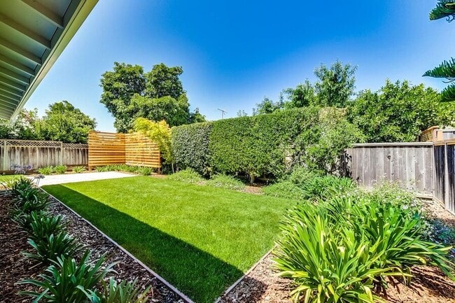 Building Photo - 4401 Castanos St