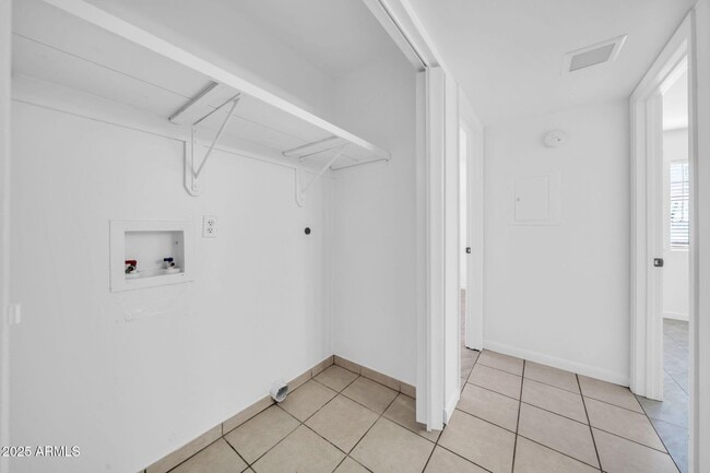 Building Photo - 2701 E Tierra Buena Ln