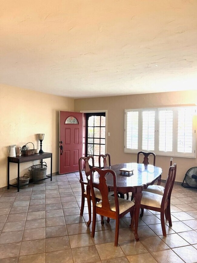 Building Photo - SAN CARLOS BEAUTY!