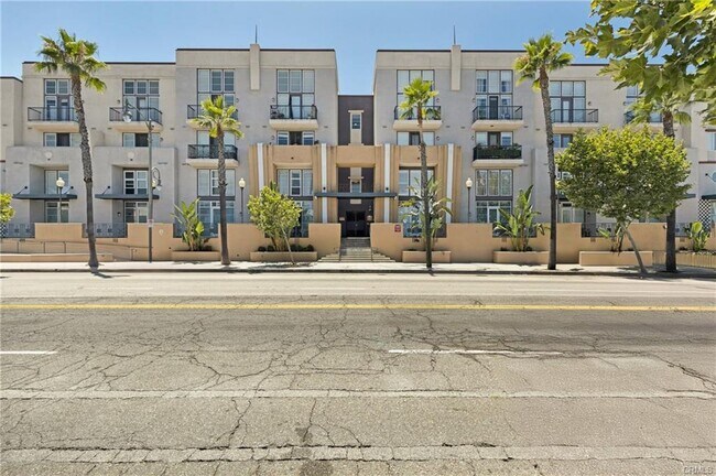 Building Photo - 360 W Ave 26