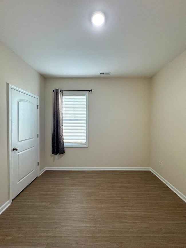 Building Photo - Stunning 3 Bed 2 Bath Home in Fayetteville