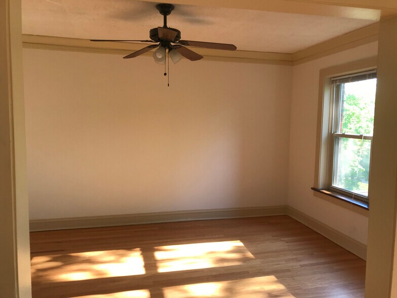 Building Photo - 6236 N Bell Ave