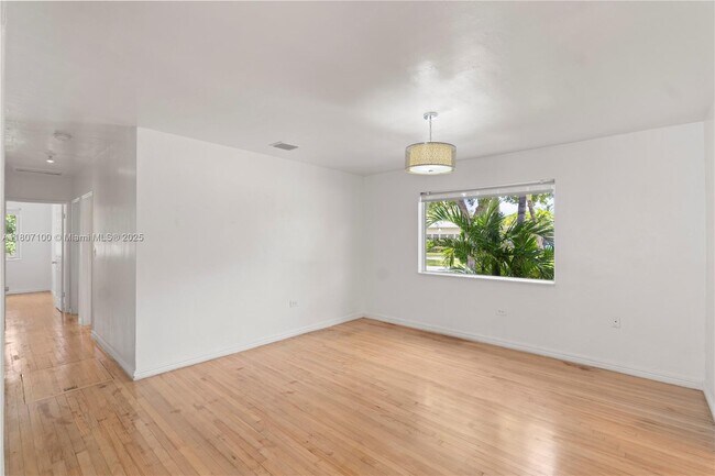 Building Photo - 205 NW 128th St