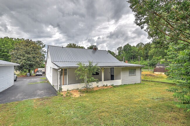 Building Photo - 1712 Oaklawn St