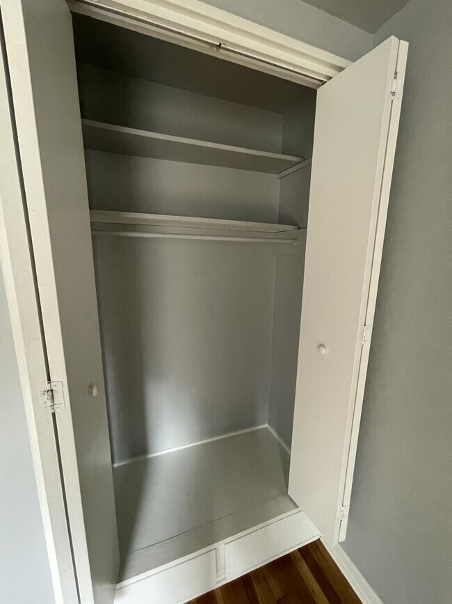 Building Photo - 258 Cresham Dr