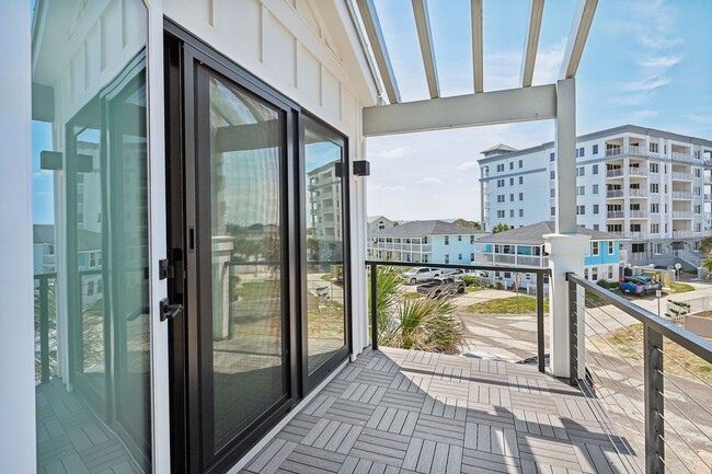 Building Photo - The townhome with ocean views from every room