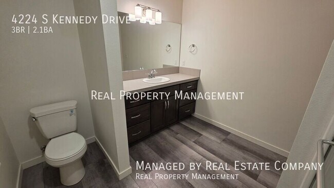 Building Photo - 4224 S Kennedy Dr